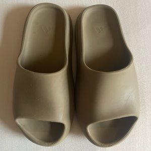 Yeezy Slides size US 7